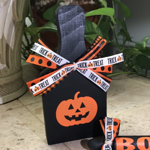 Hand Crafted Mini Rolling Pin and Cutting Board Shelf Seater - Picture 3 of 5